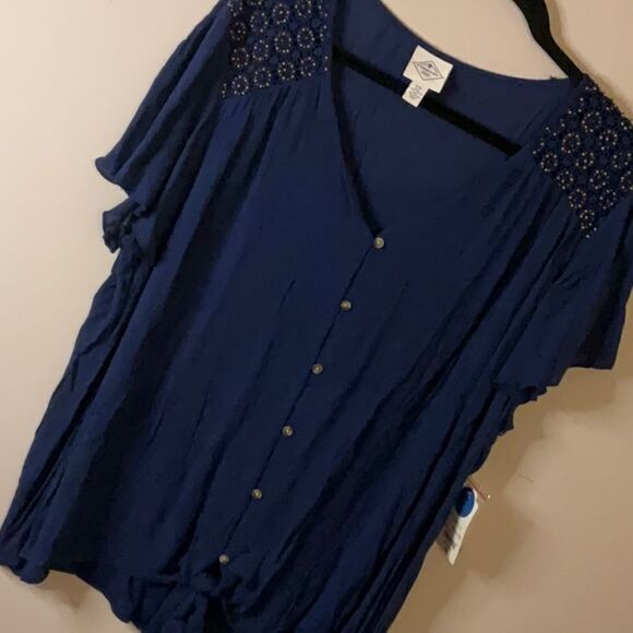 NWT St. John's Bay Blue Tie Front Blouse - Size XXL - Picture 4 of 12